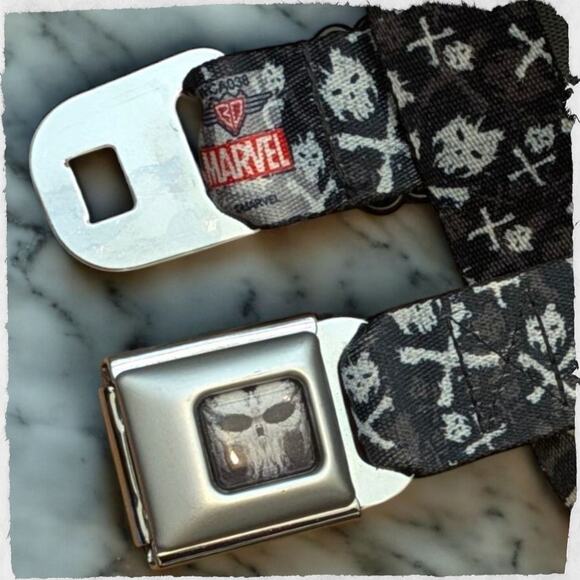 MARVEL Buckle Up Buckle Down Seat Belt Buckle Skulls AOP Black Adjustable 36" - Picture 4 of 8